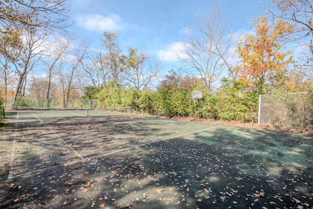 view of yard featuring tennis court