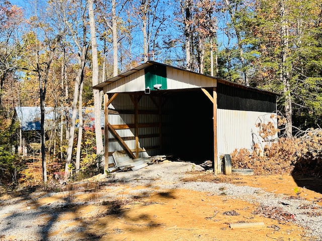 view of outbuilding