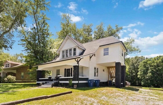 view of front of home with a front lawn