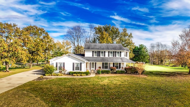 view of front of property featuring a front lawn and covered porch