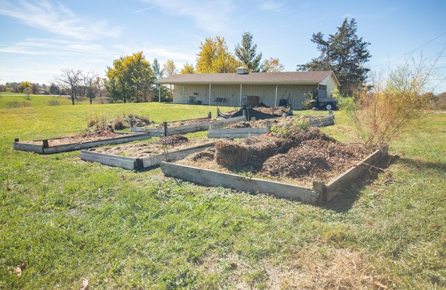 view of yard with a rural view