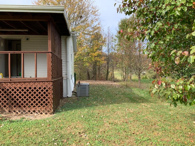 view of yard featuring central AC unit