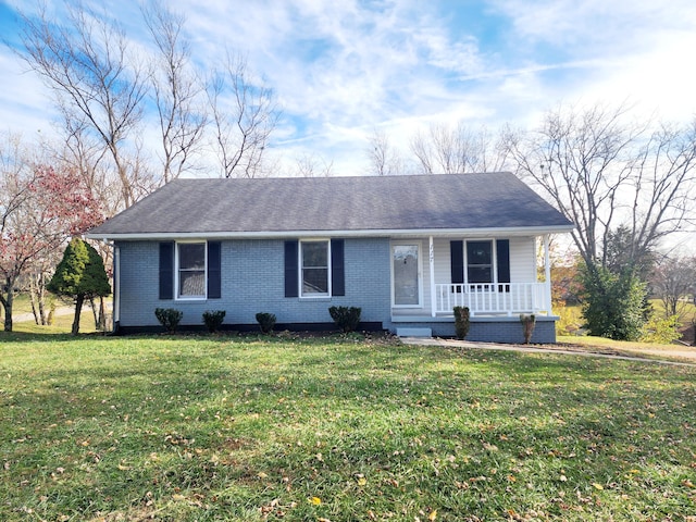 ranch-style house featuring a front lawn and a porch