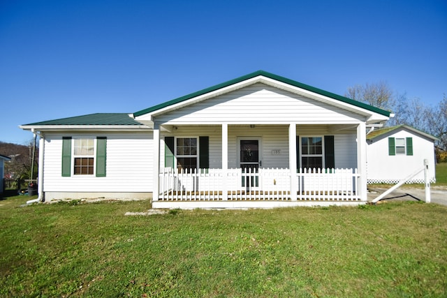 view of front facade with a porch and a front yard