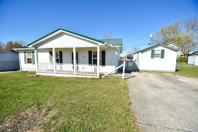 view of front of property with a porch and a front yard