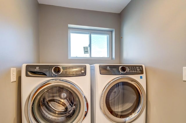 washroom with washer and clothes dryer