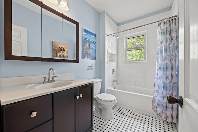 full bathroom featuring shower / tub combo with curtain, vanity, and toilet