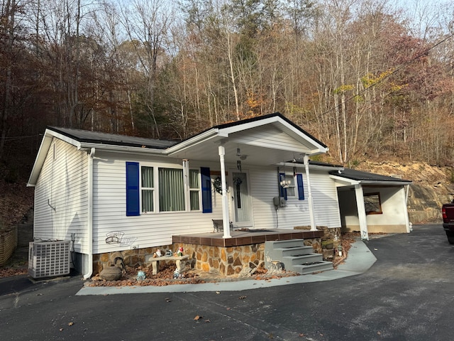 manufactured / mobile home featuring a porch and cooling unit