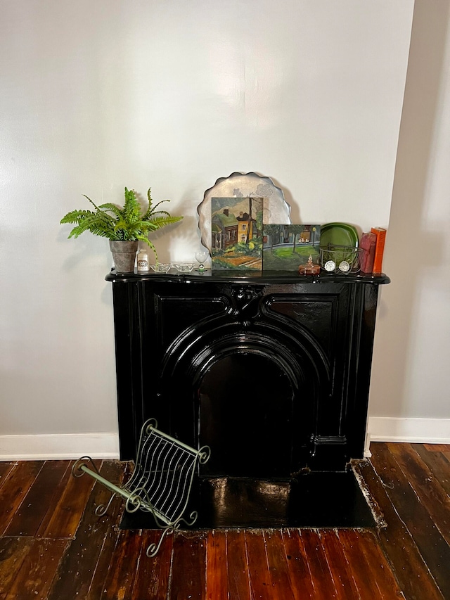 room details featuring hardwood / wood-style flooring