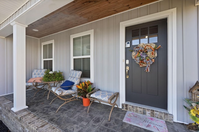 property entrance featuring a porch