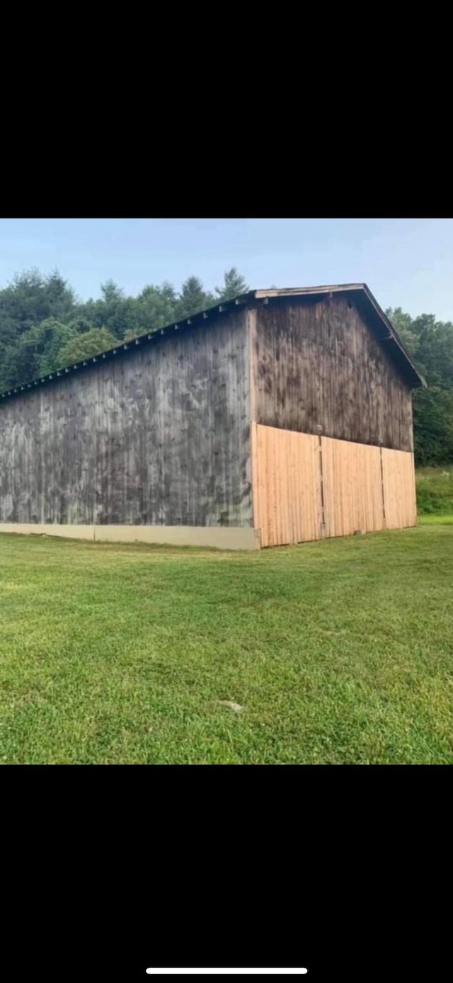 view of outdoor structure with a lawn