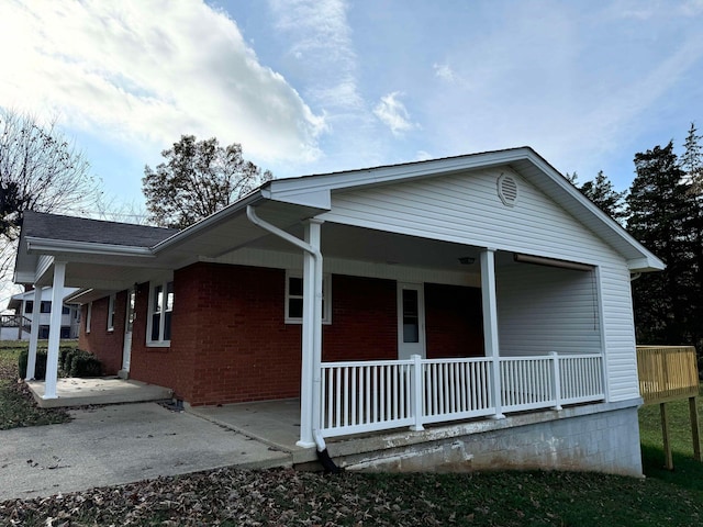 view of front of house featuring covered porch