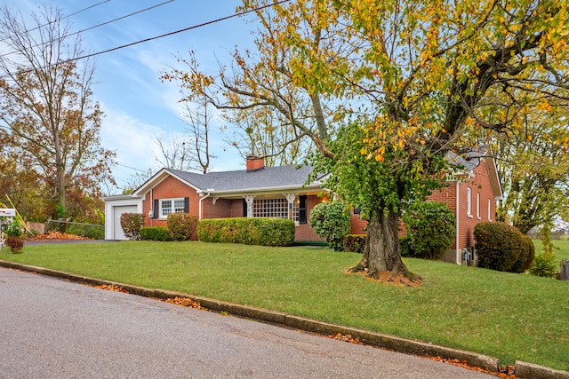 view of front of house featuring a garage and a front yard