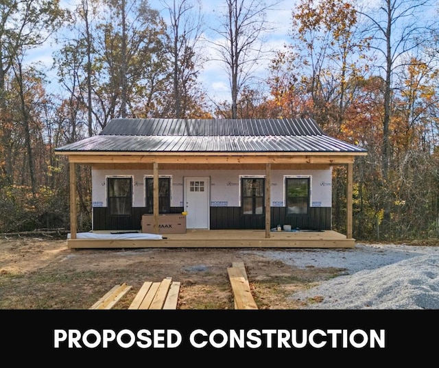 34 Shawnee Trce, Frenchburg, KY 40322 - view of front facade with a porch