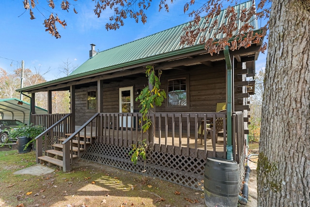 view of front facade with covered porch and a carport