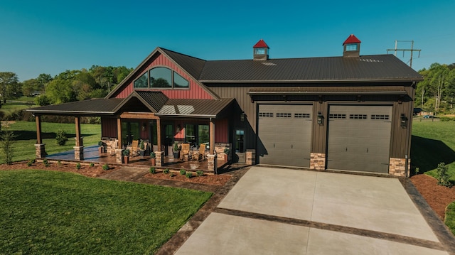 view of front of property featuring a porch and a front lawn