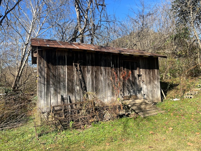 view of outbuilding