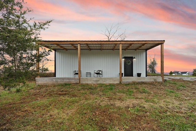 outdoor structure at dusk featuring an outbuilding