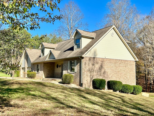 view of front of property with a front lawn