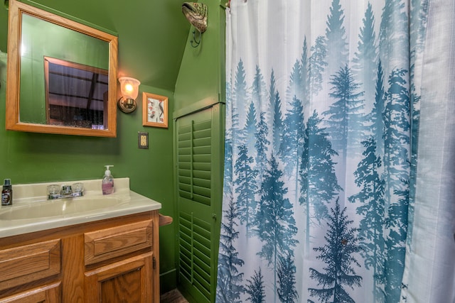 bathroom with walk in shower and vanity