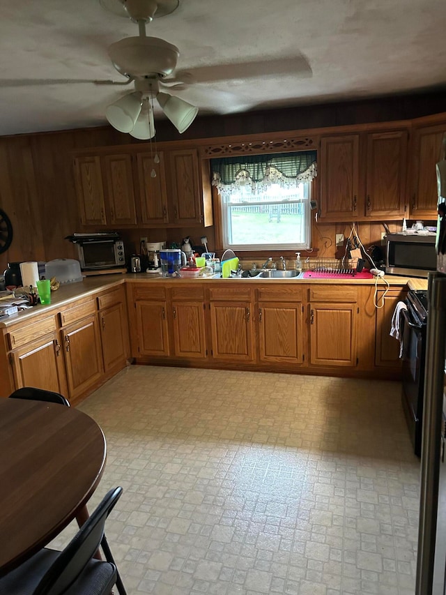 kitchen featuring ceiling fan and electric range