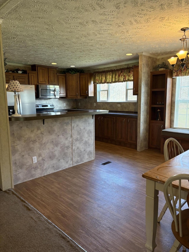 580 Bales Creek Rd, Manchester, KY 40962 - kitchen featuring stainless steel appliances, light wood-style flooring, a chandelier, a breakfast bar, and dark countertops