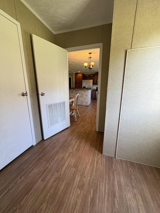 580 Bales Creek Rd, Manchester, KY 40962 - hallway with wood finished floors, a chandelier, and a textured ceiling