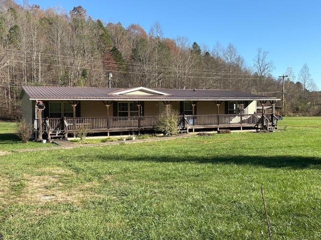 view of front of house featuring a front yard