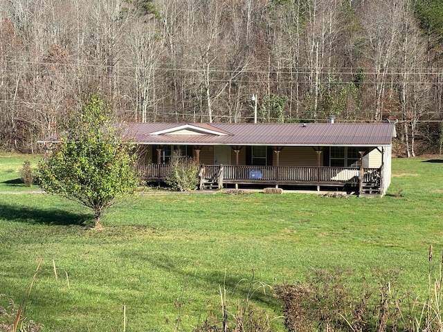 view of front of house with a front lawn