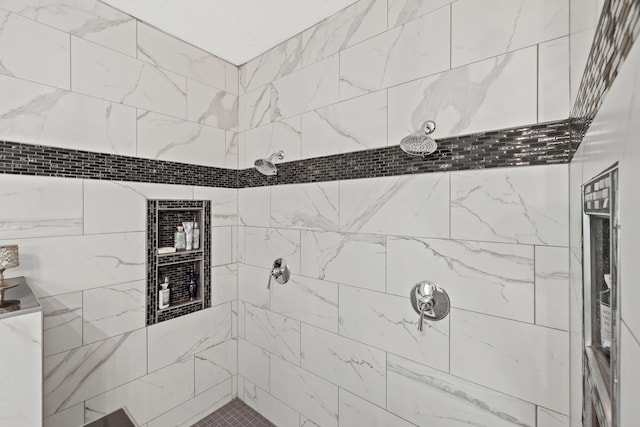 bathroom featuring tiled shower