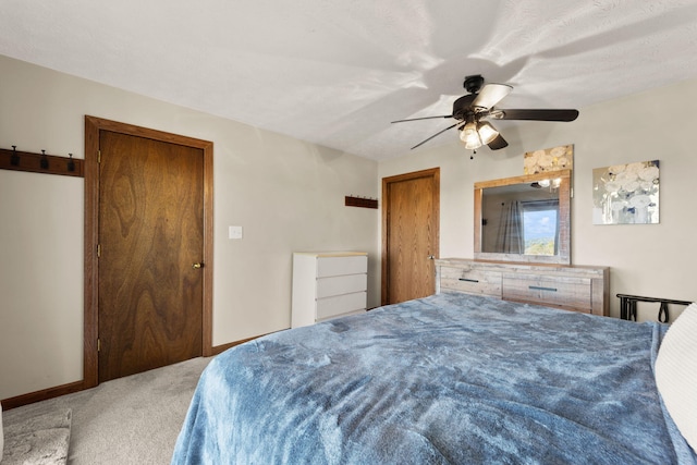 bedroom featuring carpet flooring, a textured ceiling, and ceiling fan