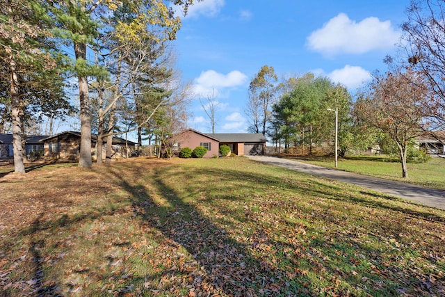 view of front of house featuring a front yard