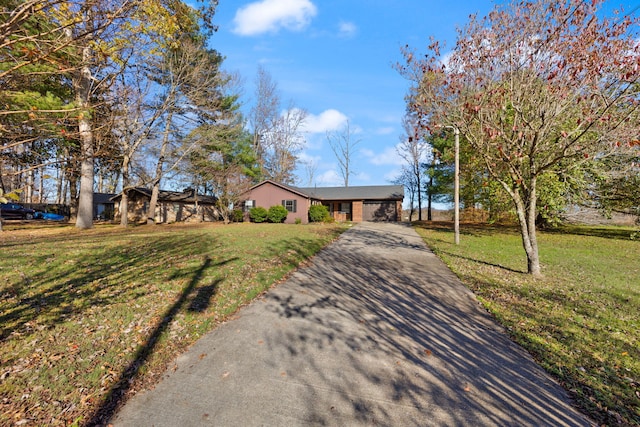 view of front of property with a front lawn