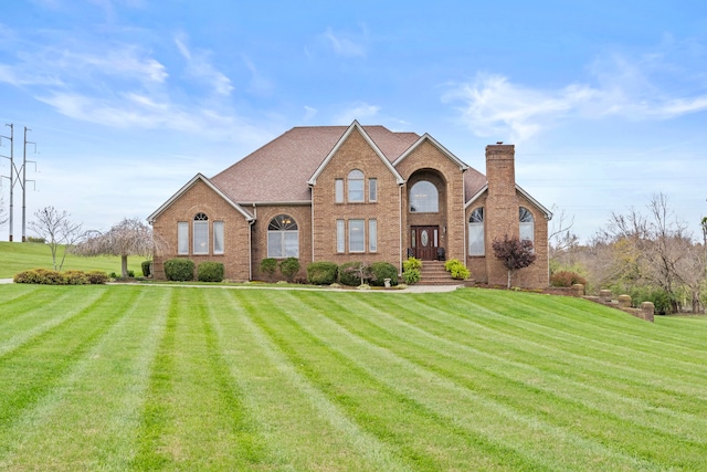 view of front facade featuring a front lawn