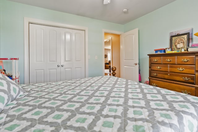 bedroom featuring a closet