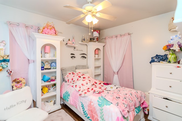 bedroom with ceiling fan