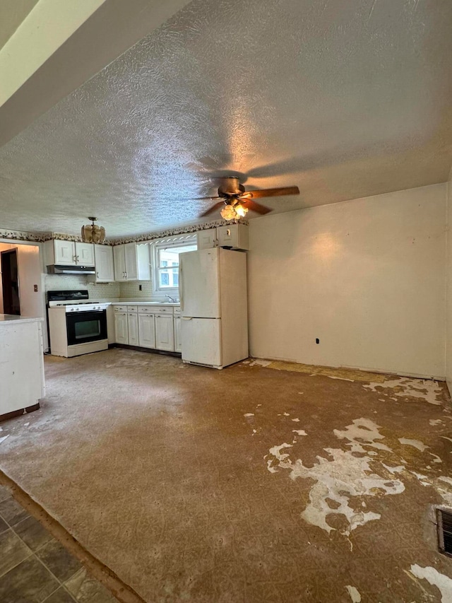 unfurnished living room with a textured ceiling and ceiling fan