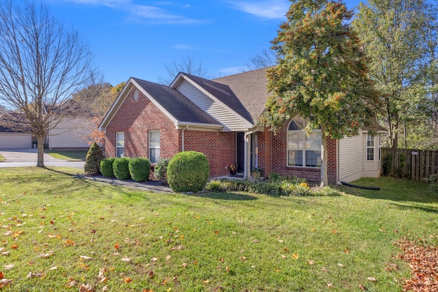 view of front of house featuring a front lawn