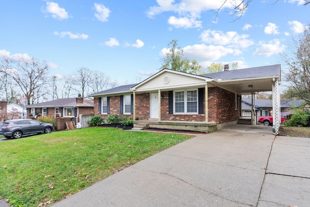 view of front of house with a carport and a front yard