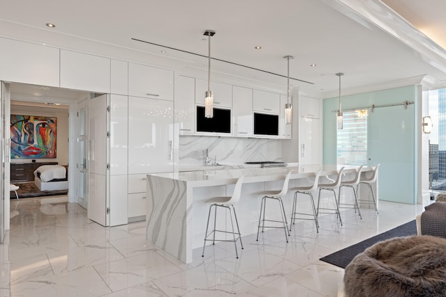 103 S Limestone St Unit 1020, Lexington, KY 40507 - kitchen featuring modern cabinets, white cabinetry, a breakfast bar, decorative light fixtures, and recessed lighting
