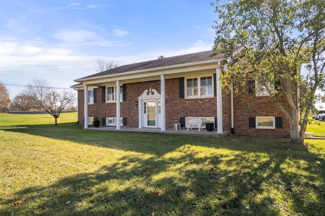 view of front of house with a front lawn