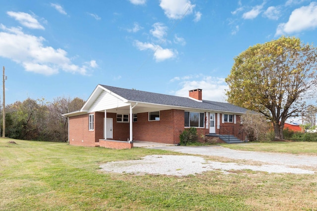 single story home featuring a front lawn