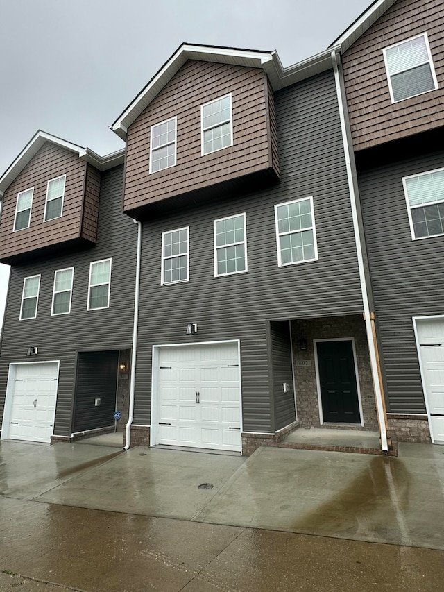 townhome / multi-family property featuring a garage