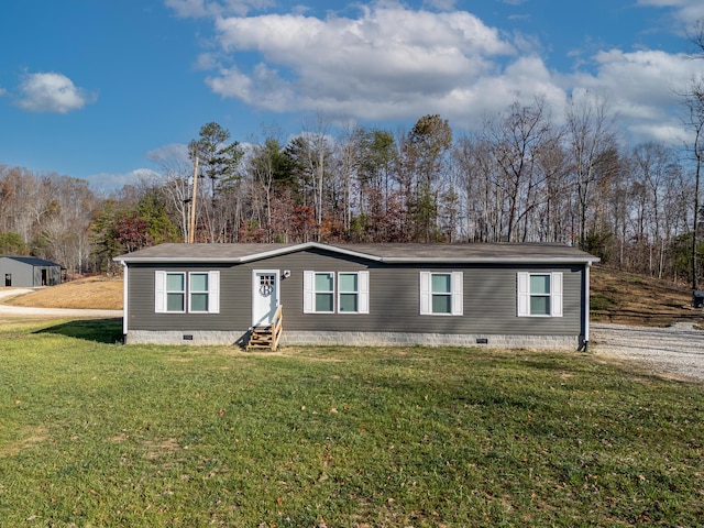 manufactured / mobile home with a front lawn