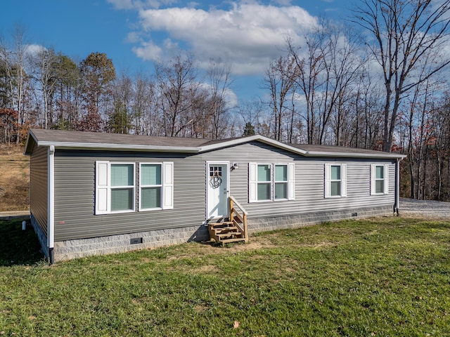 manufactured / mobile home with a front lawn