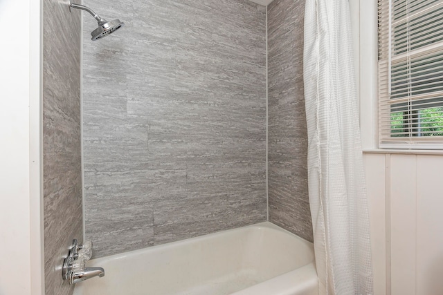 bathroom featuring shower / tub combo