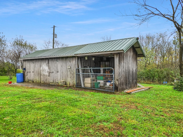 view of outdoor structure with a yard