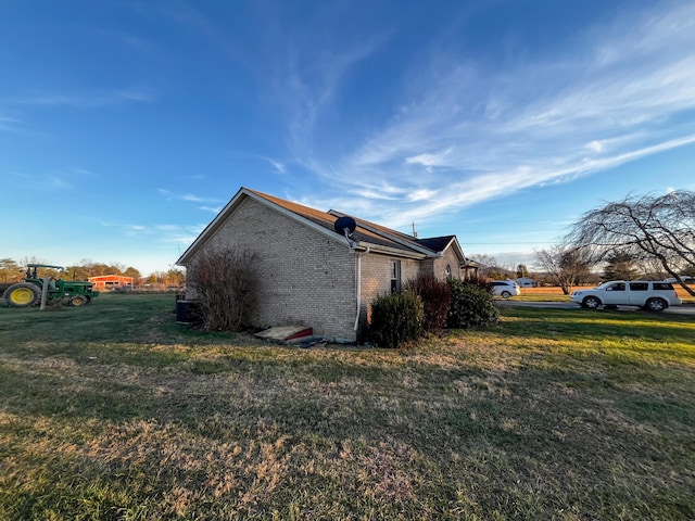 view of side of property featuring a yard