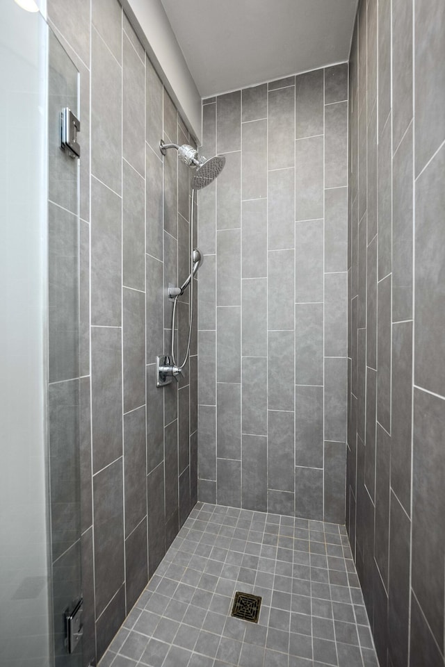 bathroom with a tile shower