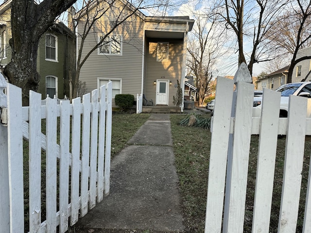 view of front facade with fence